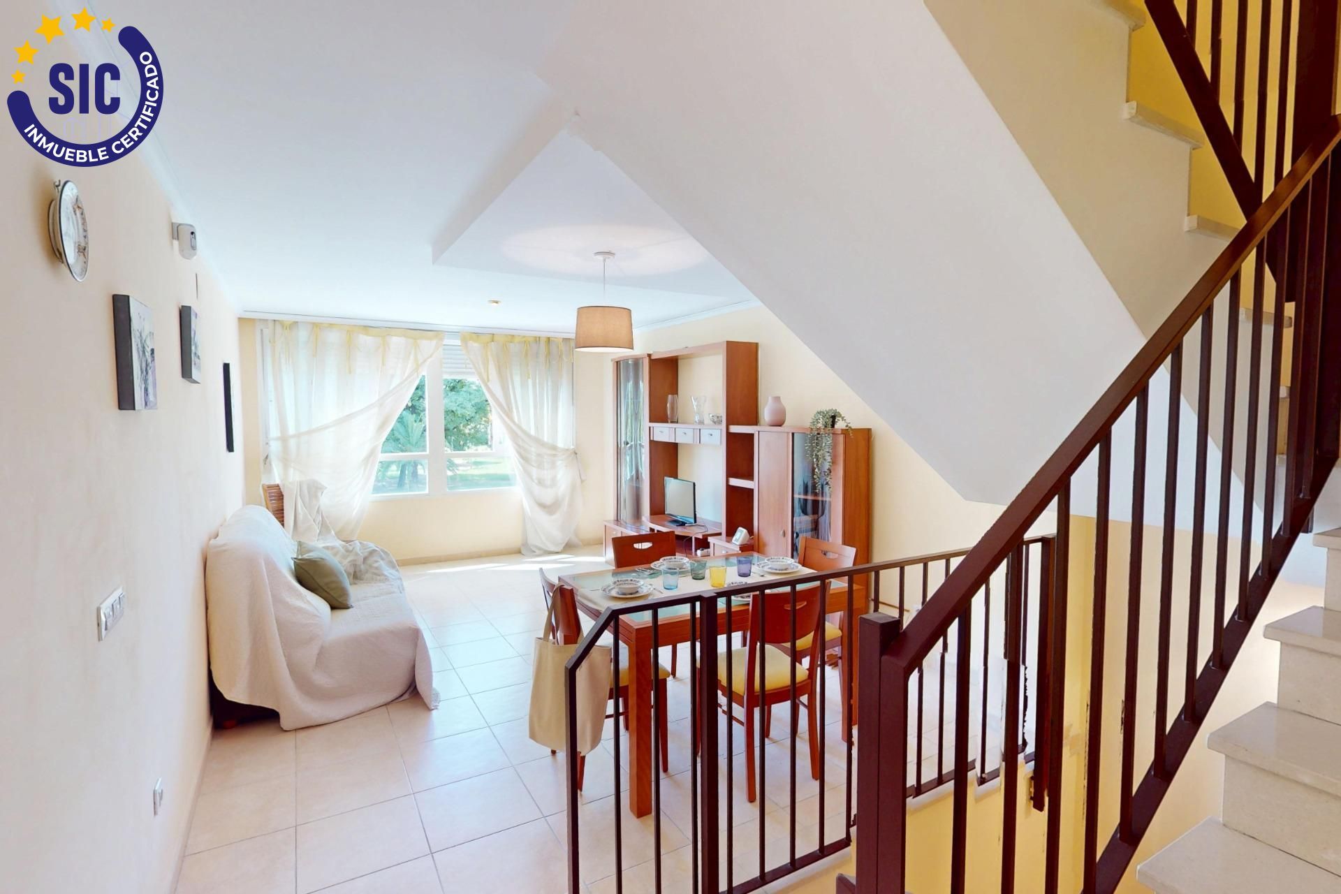 Casa adosada en venda a Calle ALZIRA , 4, Ciutat del Transport - La Salera