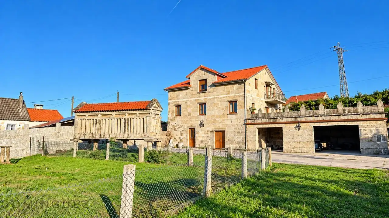 Casa amb jardí en venda a Marín
