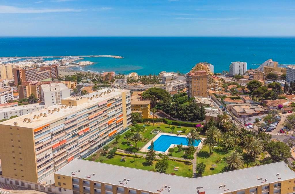 Vista exterior de Pis en venda en Benalmádena amb Aire condicionat, Moblat i Forn