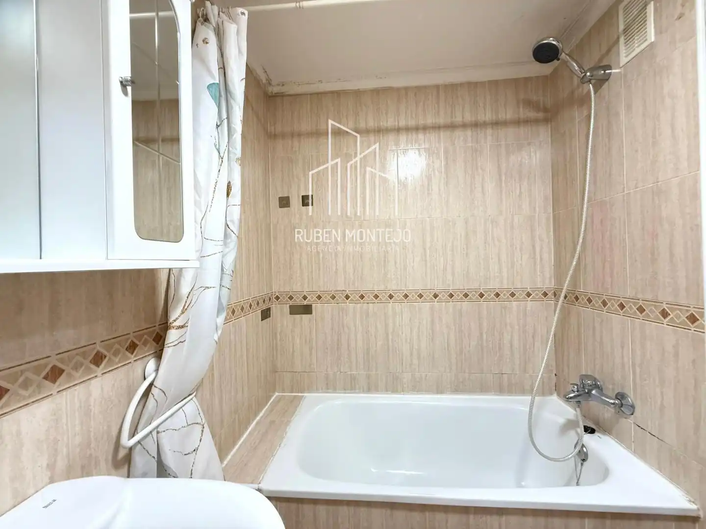 Baño de Piso en venta en Salamanca con Calefacción, Terraza y Amueblado