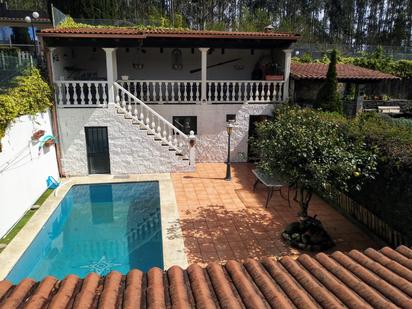 Piscina de Casa o xalet en venda en Vigo  amb Calefacció, Jardí privat i Parquet