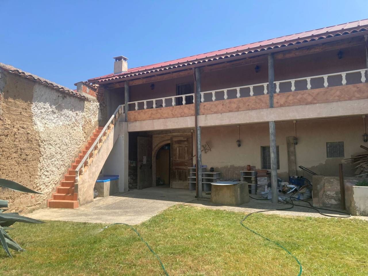 Vista exterior de Finca rústica en venda en Riego de la Vega amb Jardí privat