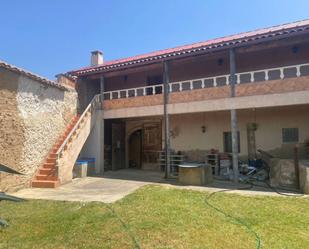 Exterior view of Country house for sale in Riego de la Vega  with Private garden