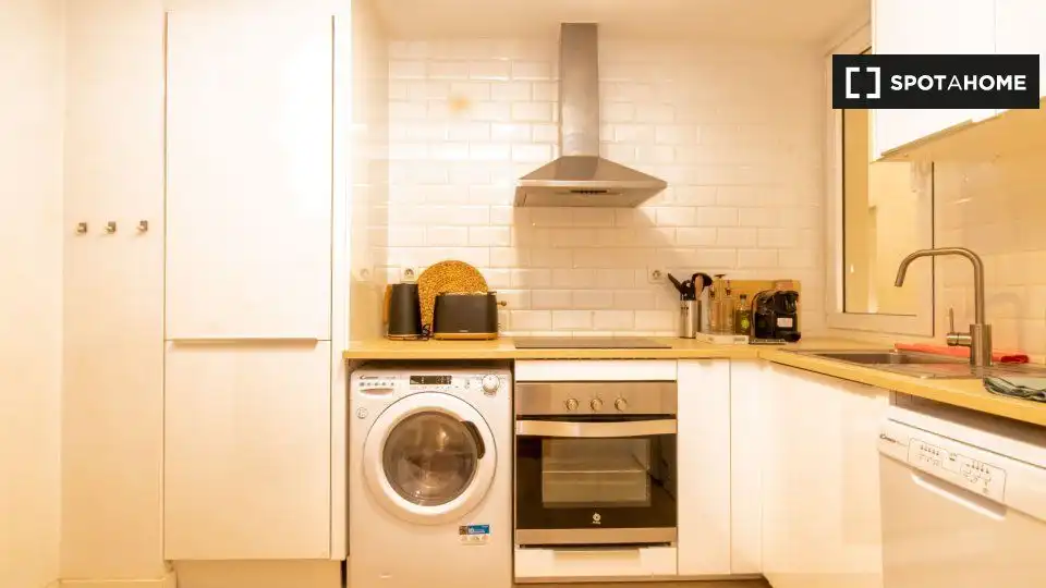 Küche von Wohnung zur untervermieten in Barcelona mit Klimaanlage und Terrasse