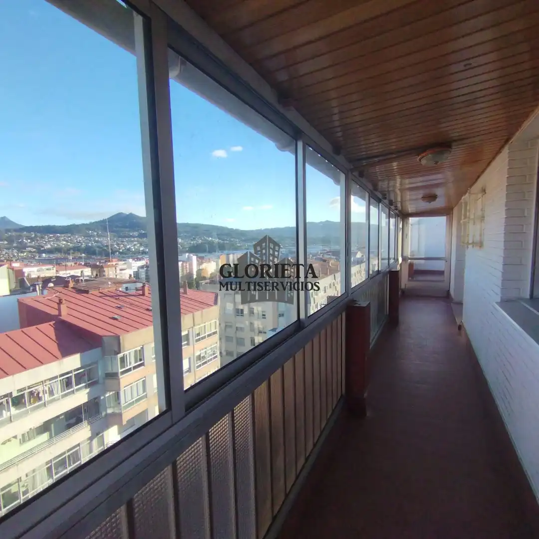 Vista exterior de Piso en venta en Vigo  con Calefacción, Parquet y Terraza