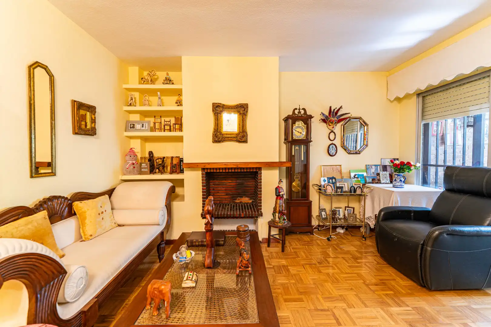 Sala de estar de Planta baja en venta en Torrelodones con Calefacción, Jardín privado y Parquet