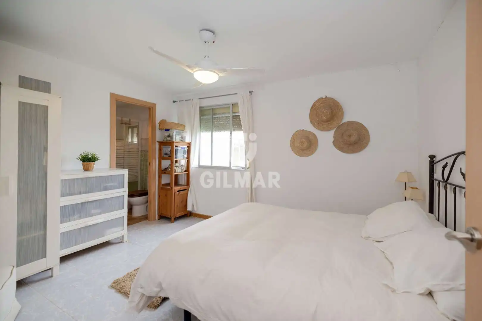 Dormitori de Casa o xalet en venda en Chiclana de la Frontera amb Jardí privat i Piscina