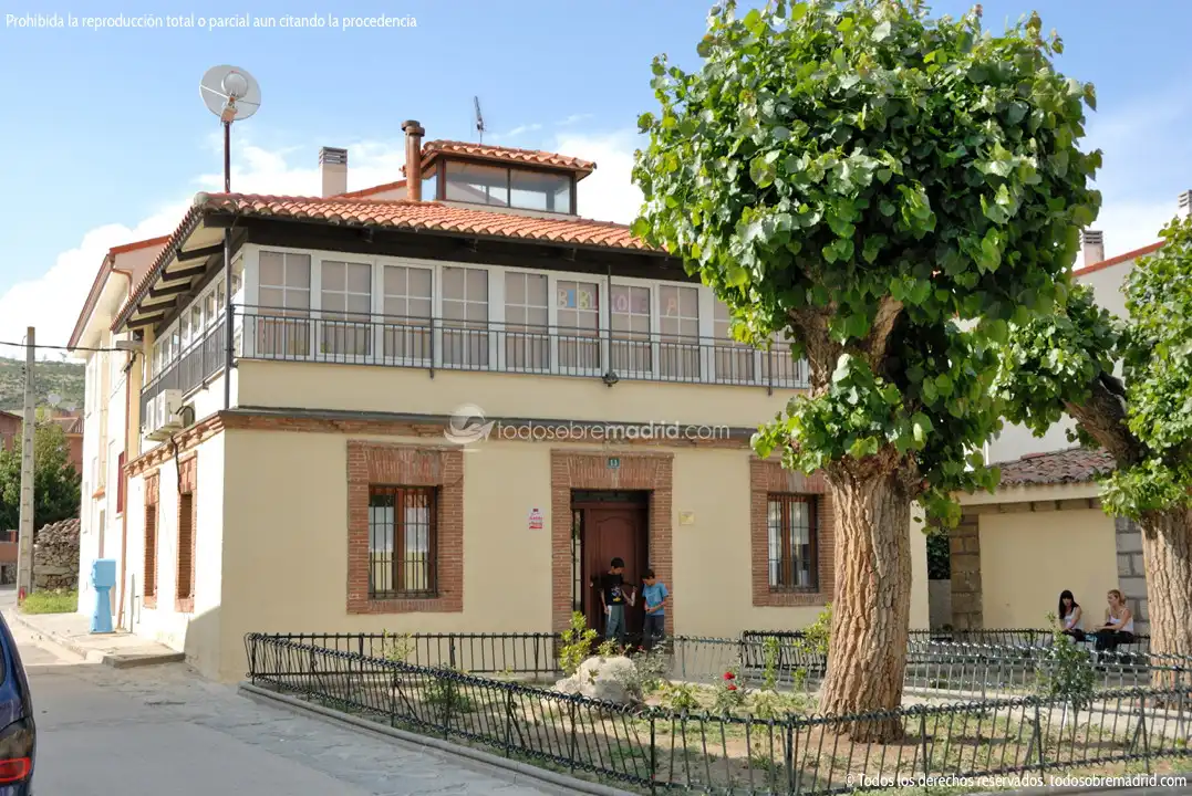 Vista exterior de Residencial en venta en Navalafuente