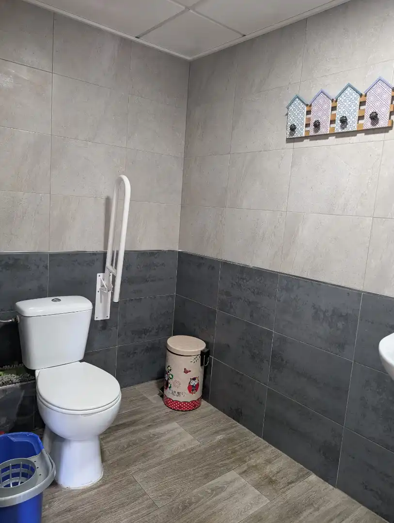 Badezimmer von Geschaftsraum zur Miete in Málaga mit Klimaanlage, Heizung und Möbliert