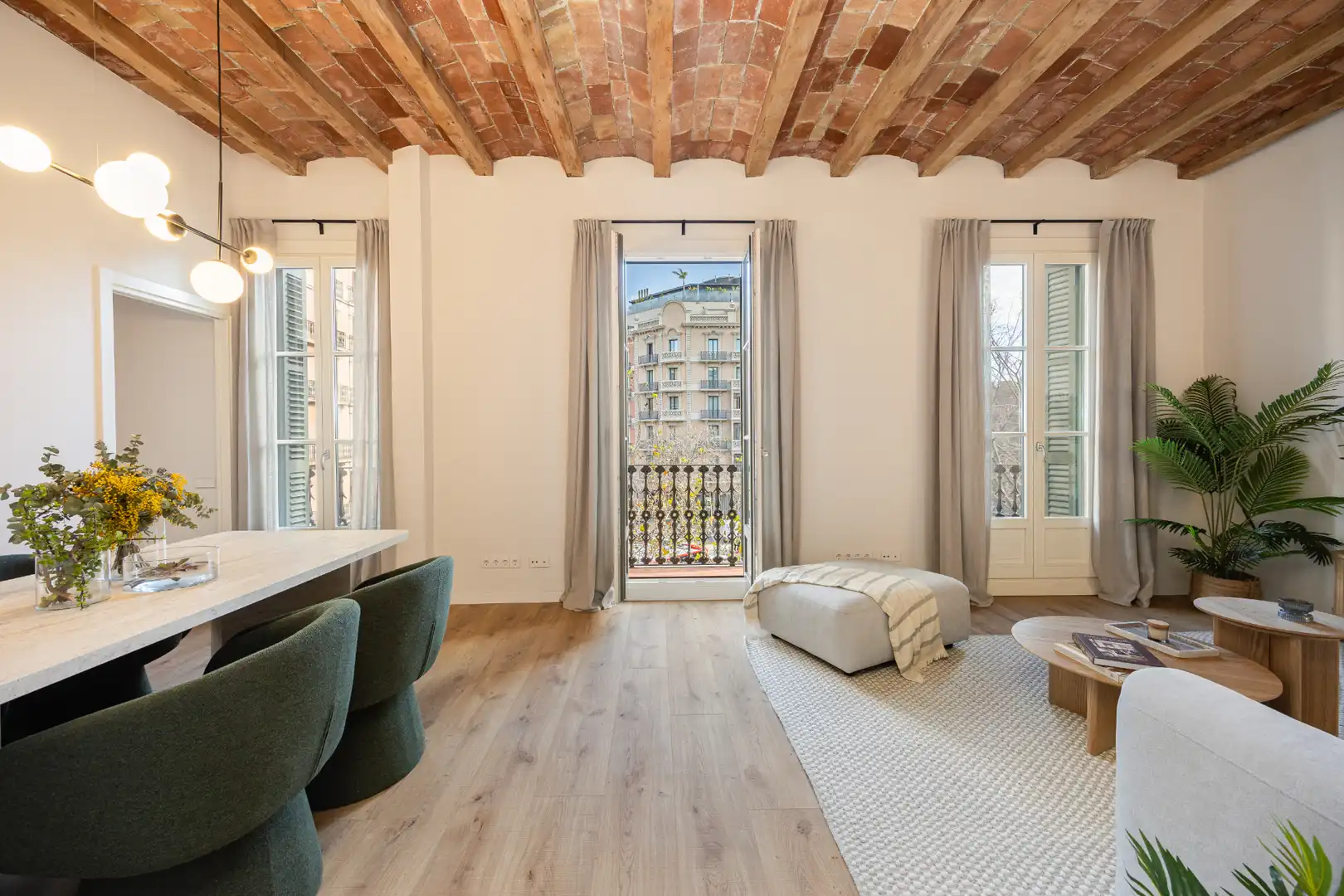 Sala d'estar de Pis en venda en Barcelona amb Aire condicionat, Calefacció i Parquet