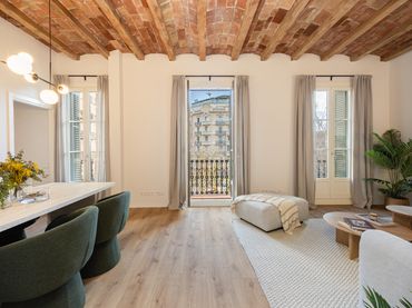 Flat with balcony for sale in Eixample