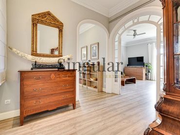 Flat with balcony for sale in Pasaje de Gràcia