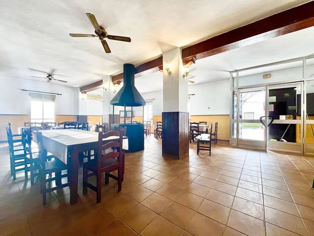 Local comercial en Venta en Calle del Laberinto en Chucena