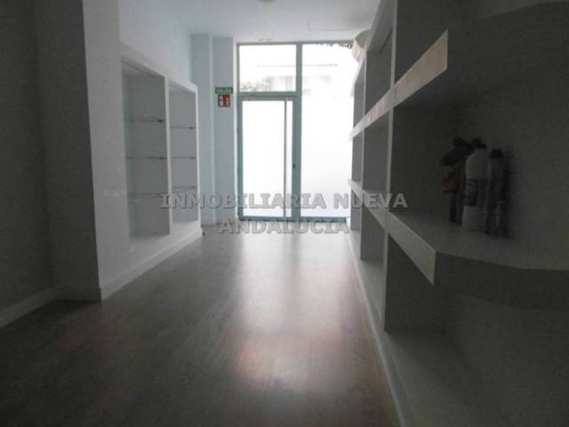 Local comercial en Venta en Nueva Andalucía