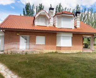 Vista exterior de Casa o xalet en venda en Lantadilla amb Terrassa