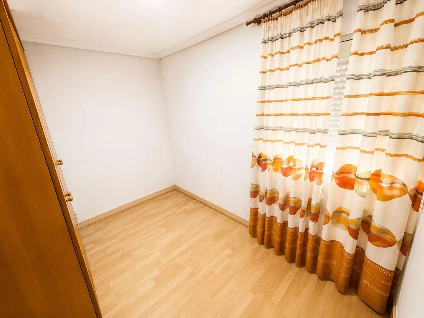 Bedroom of Flat for sale in Sevilla  with Air Conditioner