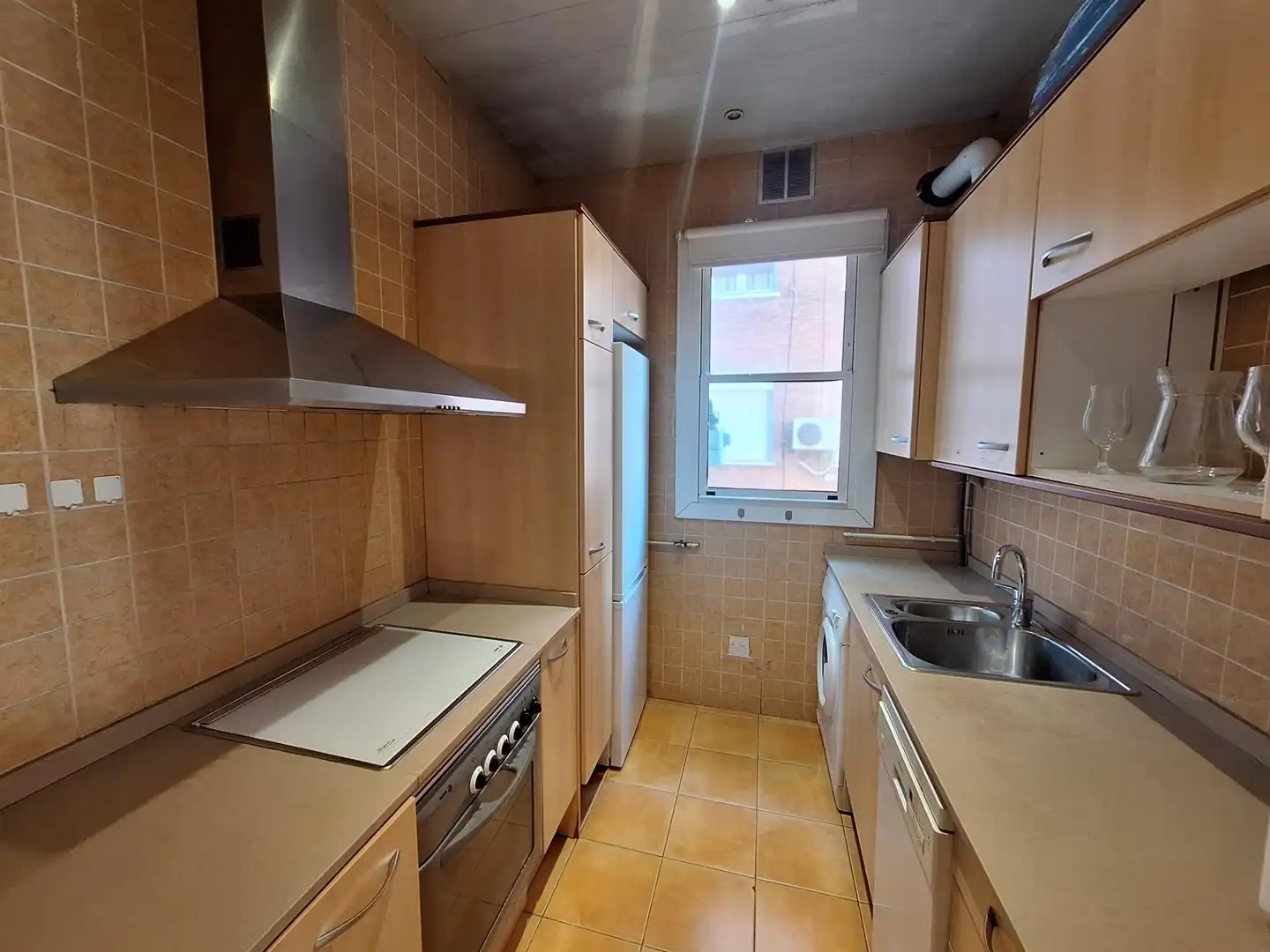 Küche von Wohnung zum Verkauf in Barcelona mit Klimaanlage und Heizung