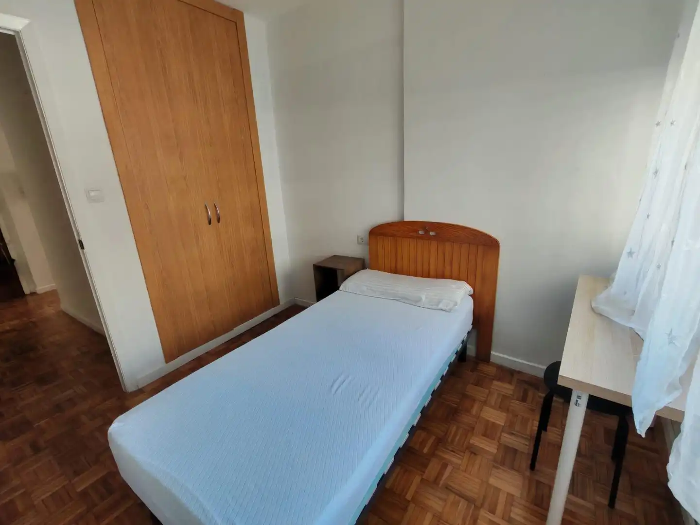 Bedroom of Flat for rent in Vigo   with Terrace, Furnished and Balcony