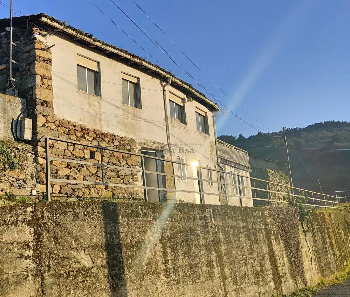 Vista exterior de Finca rústica en venda en Nogueira de Ramuín amb Jardí privat i Balcó