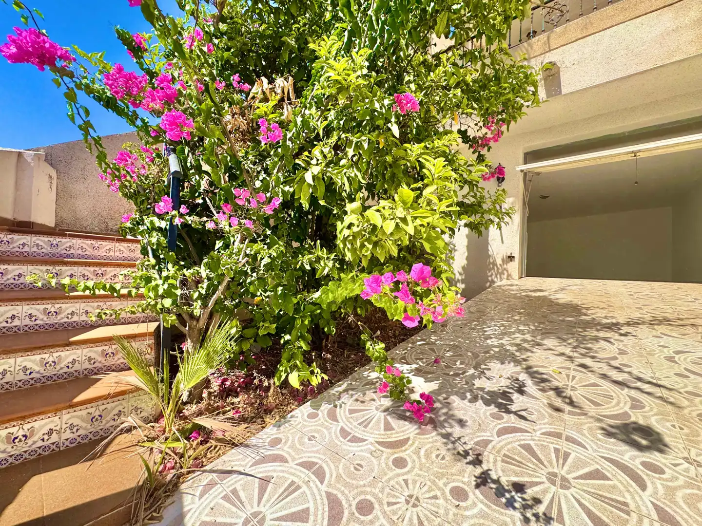 Vista exterior de Casa o xalet en venda en Orihuela amb Terrassa