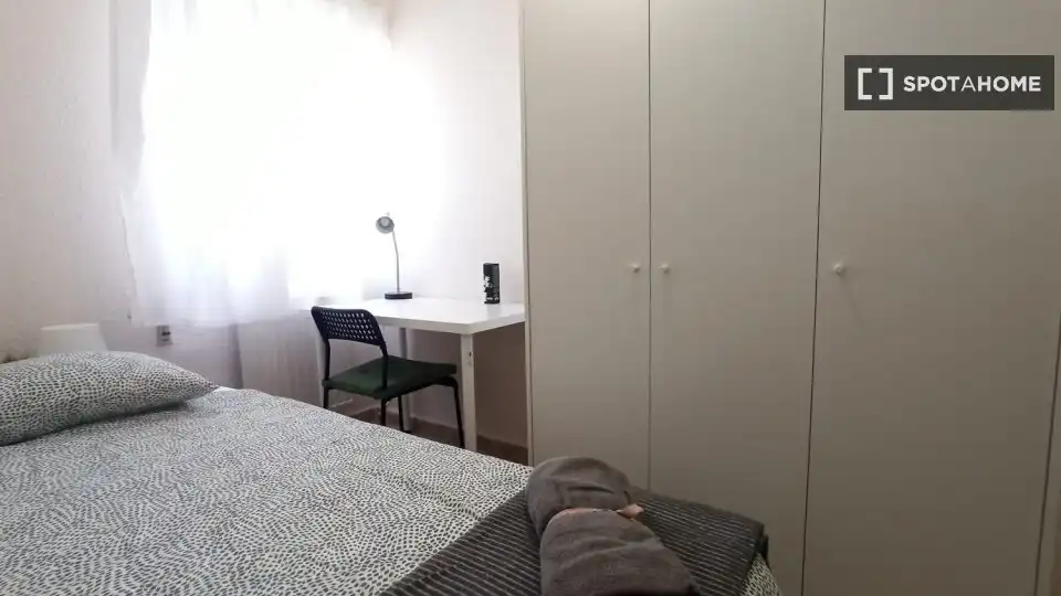 Room in Tres Olivos - Valverde