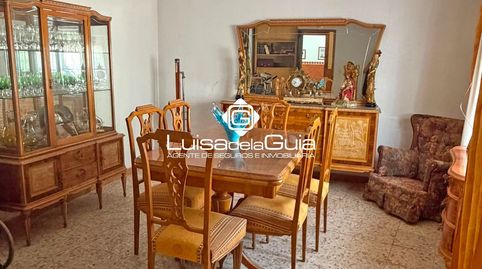 CASA DE ESQUINA CON 206 m, COCHERA, PATIO Y TERRAZA! GRAN POTENCIAL