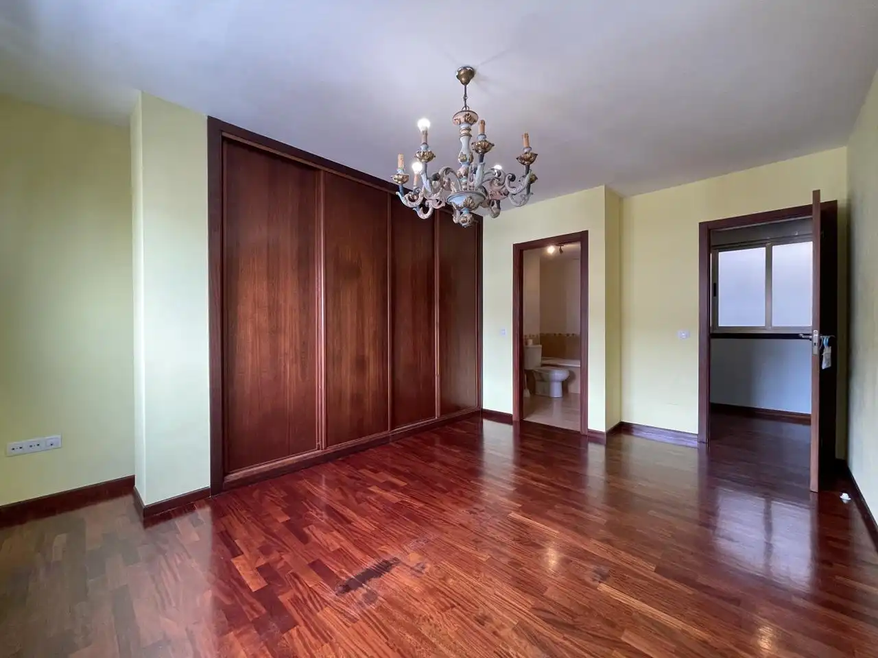 Habitación de Piso en venta en Arteixo con Calefacción, Parquet y Terraza