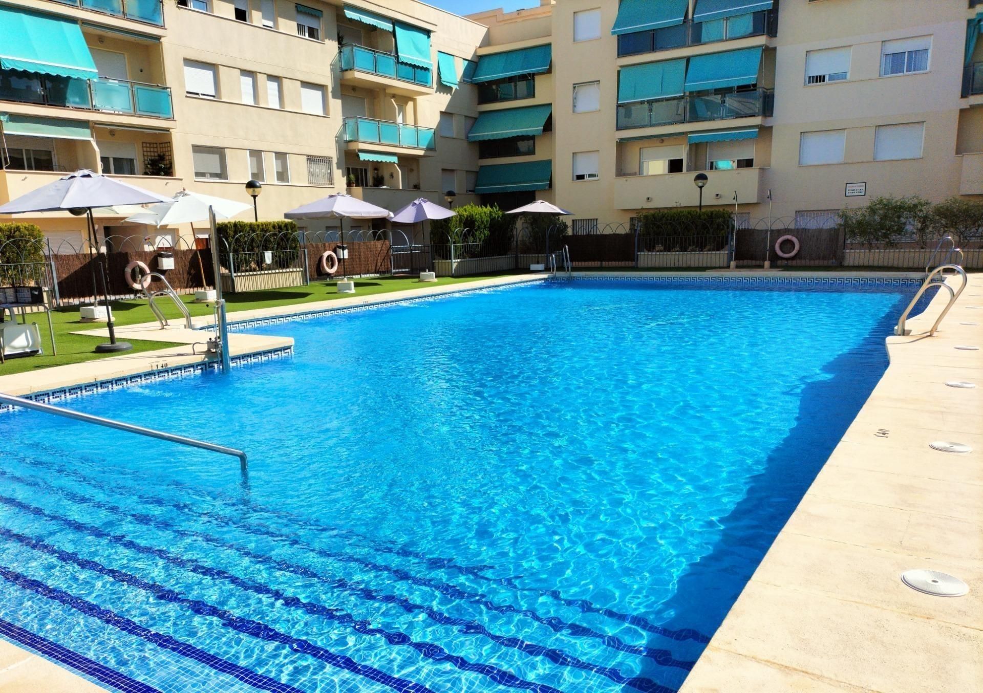Piscina de Pis en venda en  Córdoba Capital amb Calefacció, Terrassa i Traster