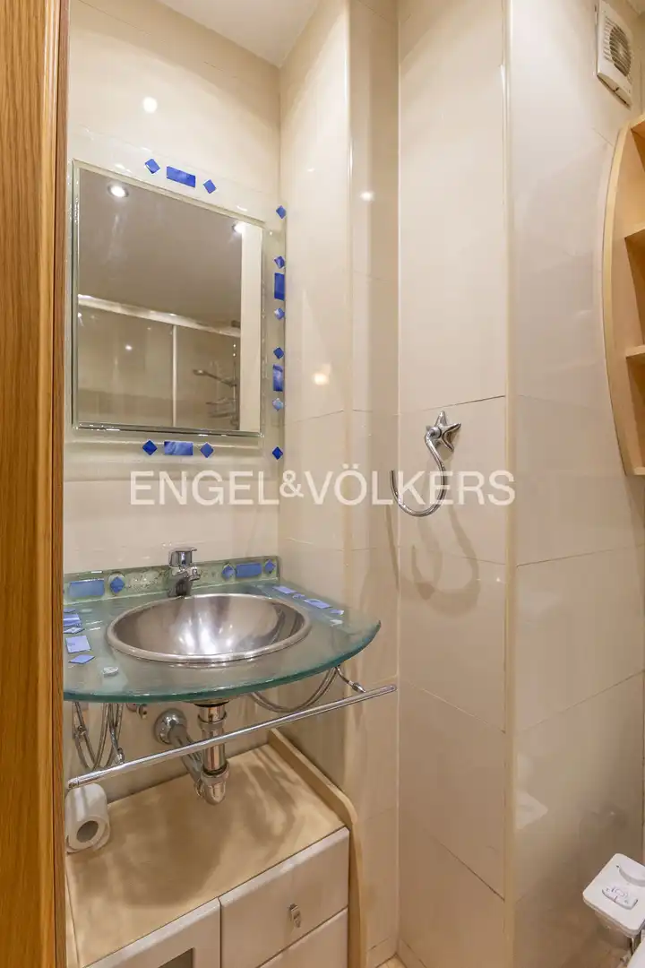 Badezimmer von Wohnung zur Miete in Madrid mit Klimaanlage, Heizung und Parkett