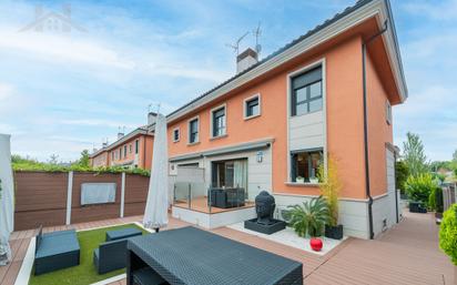 Exterior view of Single-family semi-detached for sale in Arroyomolinos (Madrid)  with Air Conditioner