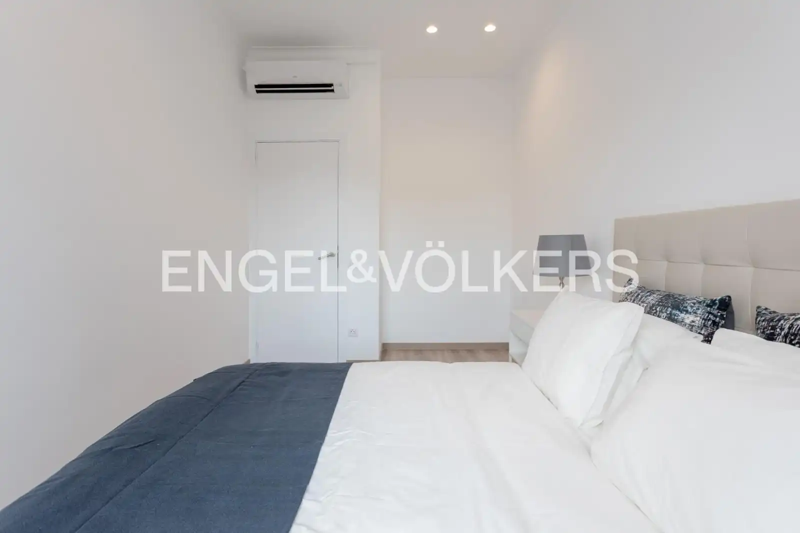 Bedroom of Attic for rent in Barcelona  with Air Conditioner, Heating and Parquet flooring