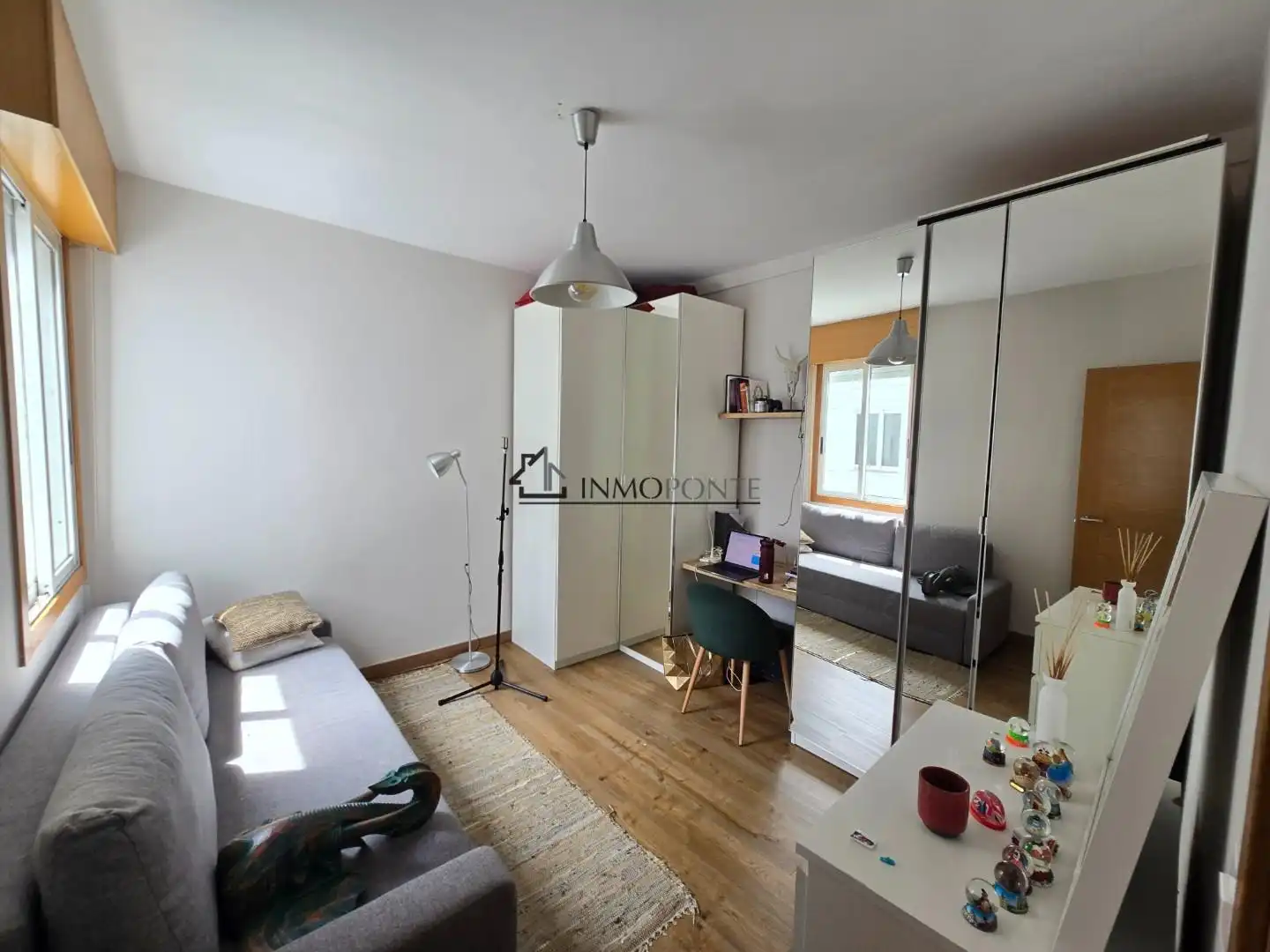 Bedroom of Flat for rent in Pontevedra Capital   with Heating, Terrace and Oven