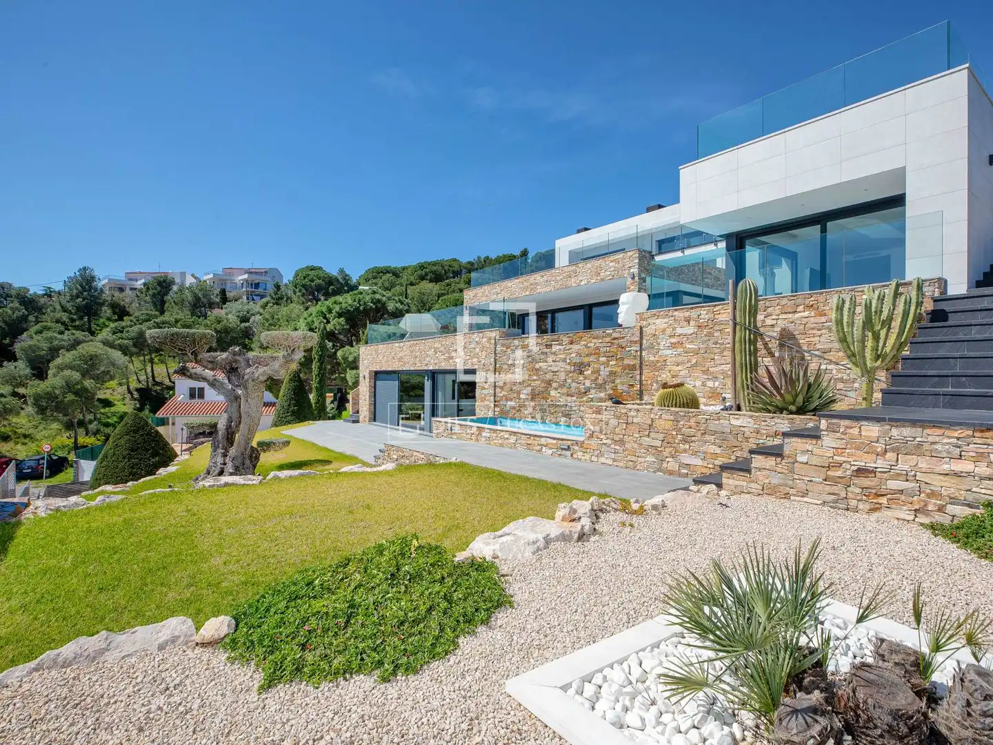 Vista exterior de Casa o xalet en venda en Llançà amb Aire condicionat, Calefacció i Jardí privat
