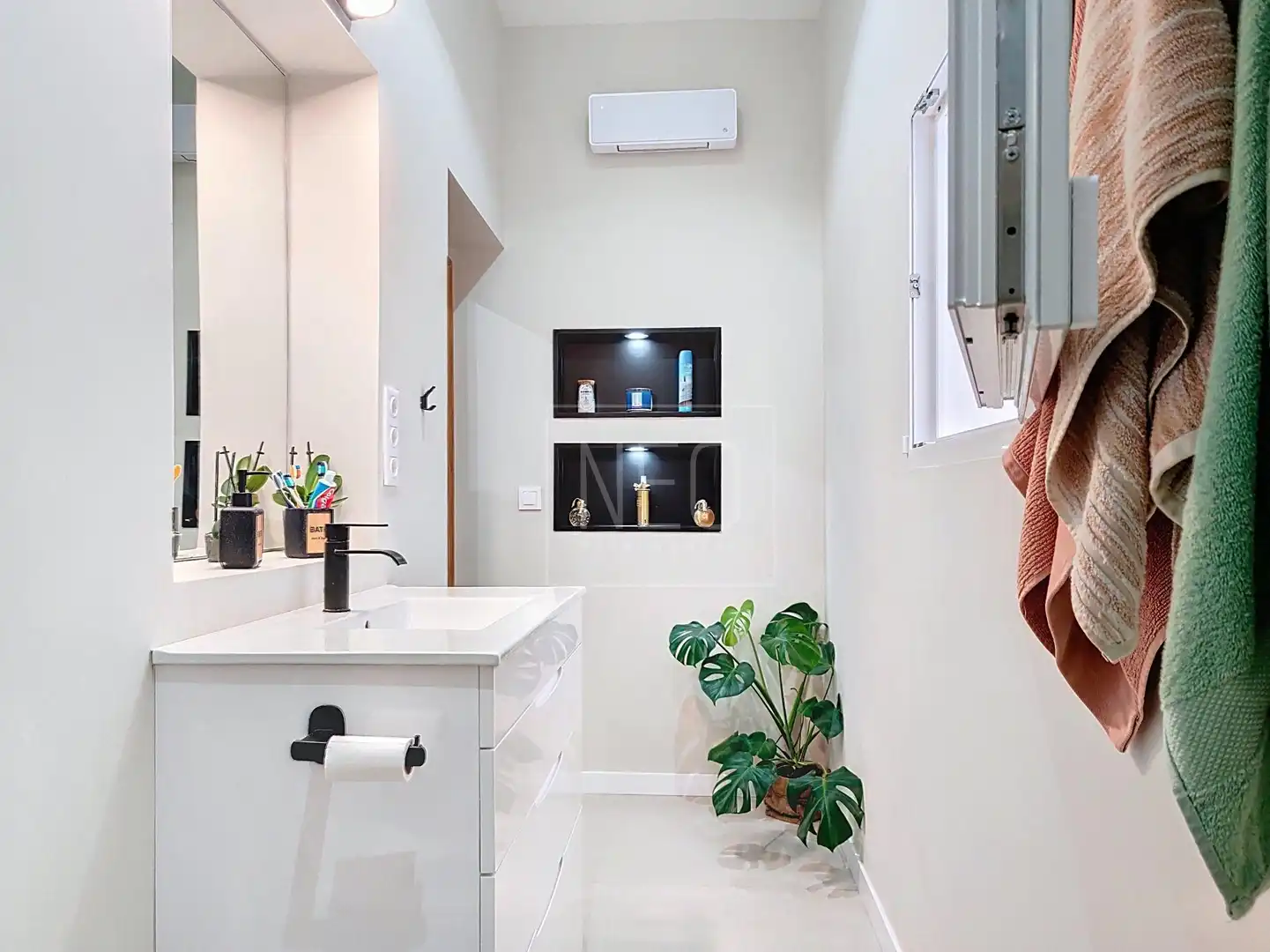 Bathroom of Ground floor for sale in Dénia  with Air Conditioner and Parquet flooring