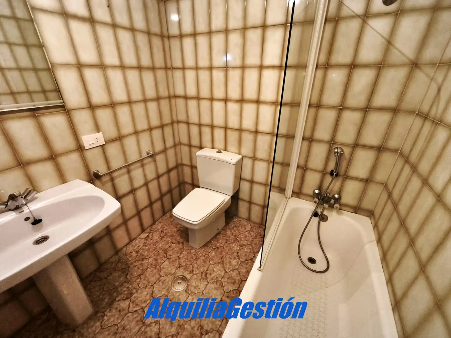 Baño de Casa adosada en venta en Tamajón con Calefacción, Terraza y Balcón