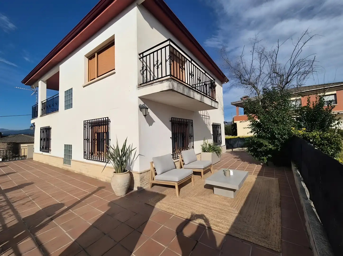 Casa amb terrassa en venda a Carrer Cirerer