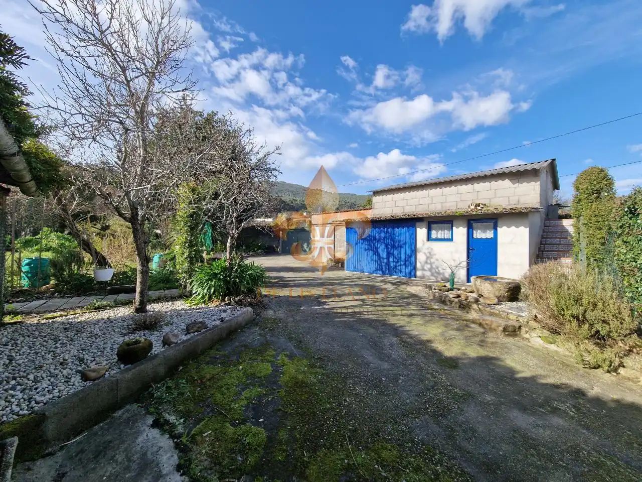 Vista exterior de Casa o xalet en venda en O Rosal   amb Calefacció, Jardí privat i Terrassa