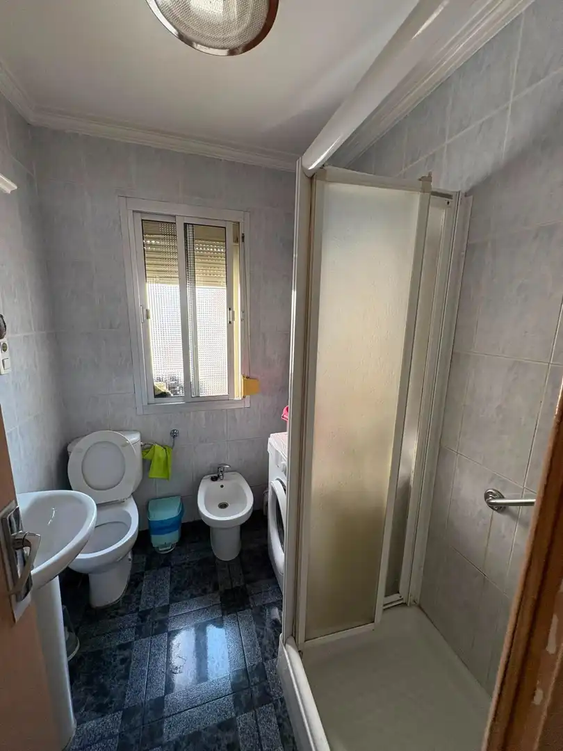 Bathroom of Flat for sale in Granada  with Balcony