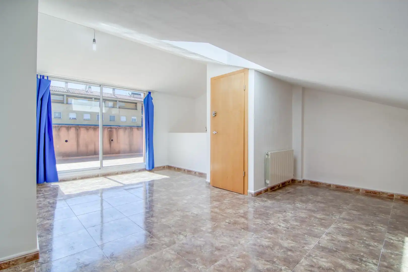 Casa adosada en venta en Figueres con Calefacción, Jardín privado y Balcón