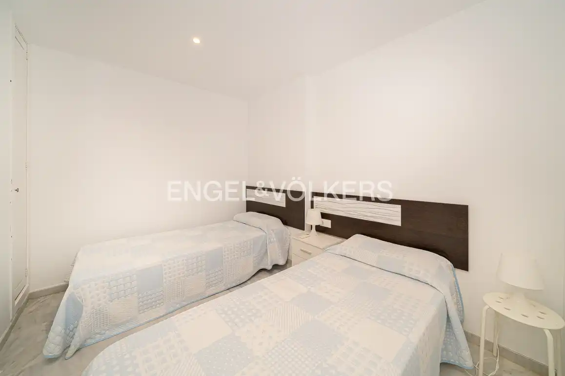 Bedroom of Attic for sale in Benidorm  with Air Conditioner and Community pool