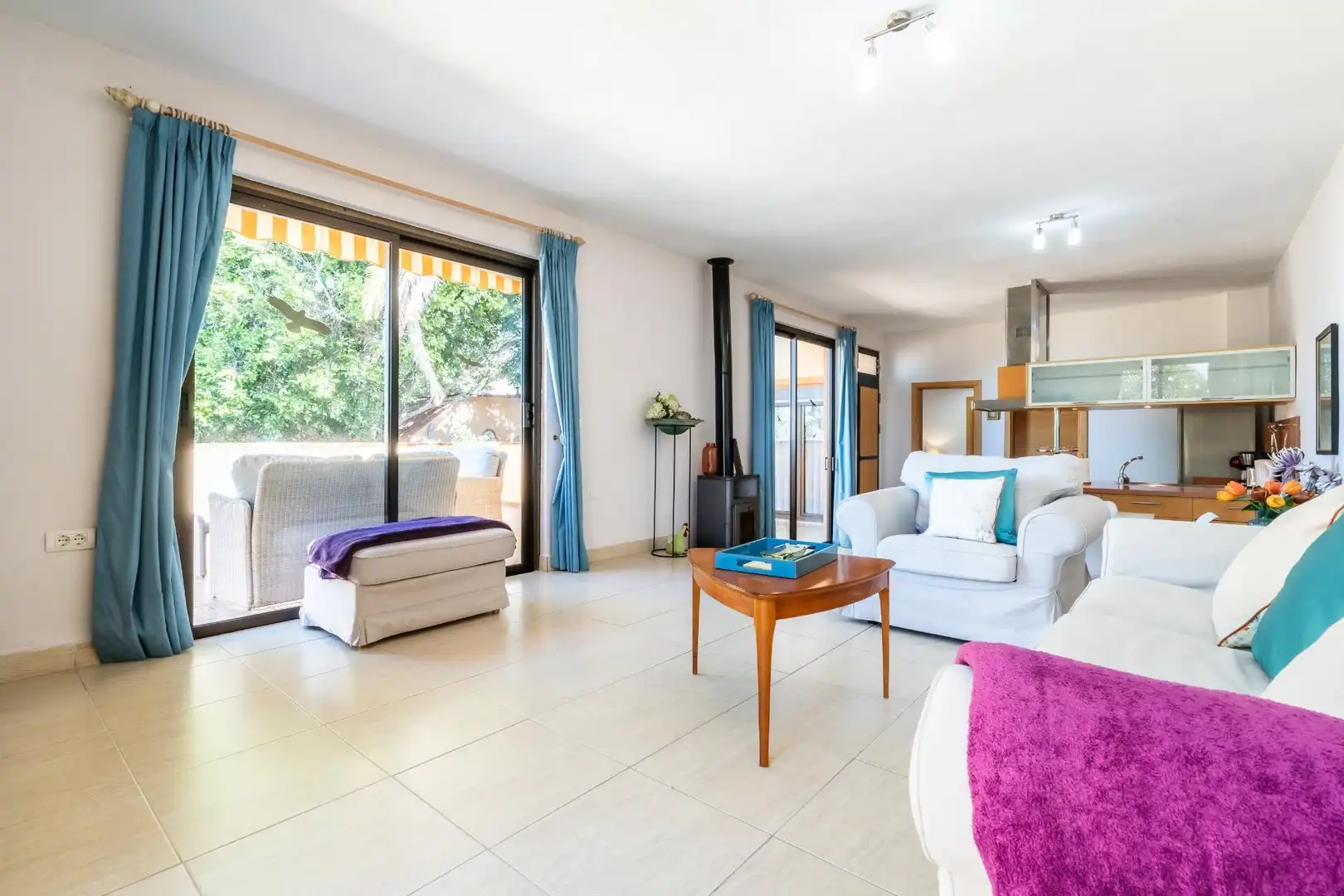 Sala d'estar de Casa o xalet en venda en Guía de Isora amb Aire condicionat, Jardí privat i Terrassa