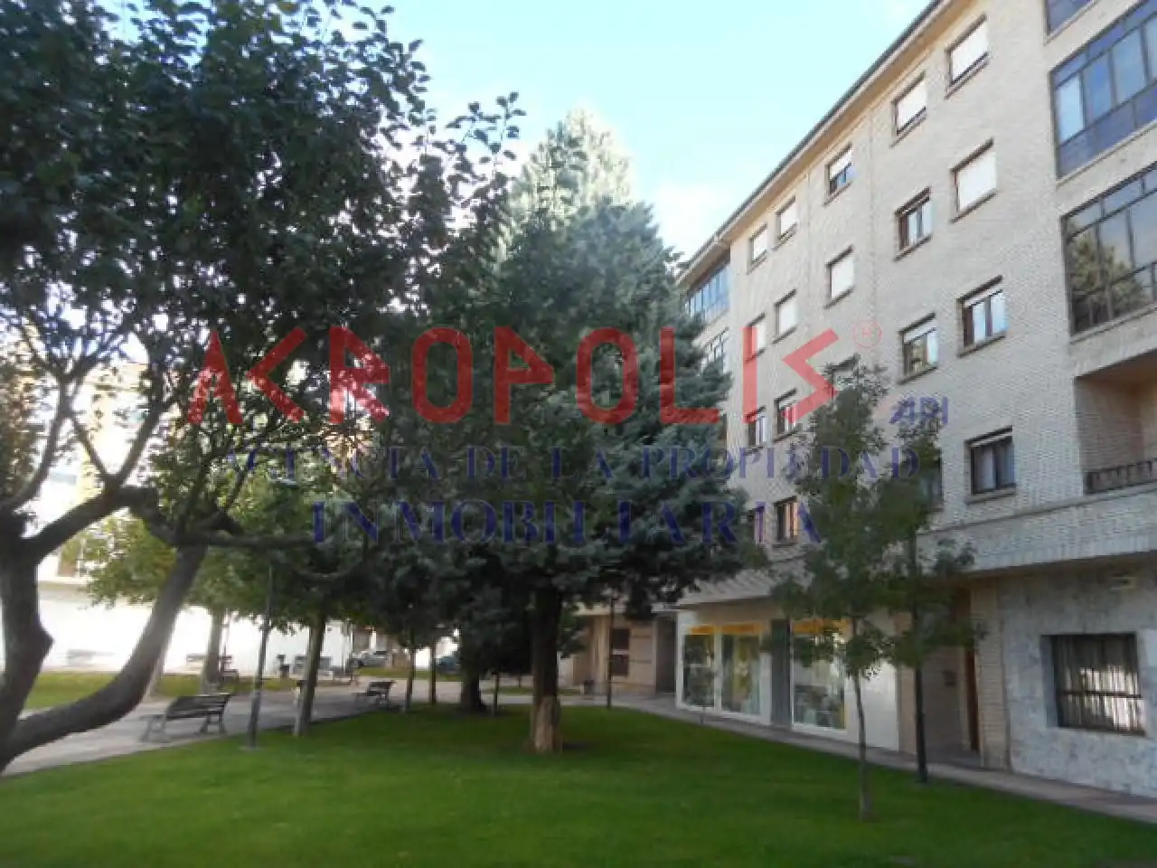 Exterior view of Commercial properties for rent in La Robla 