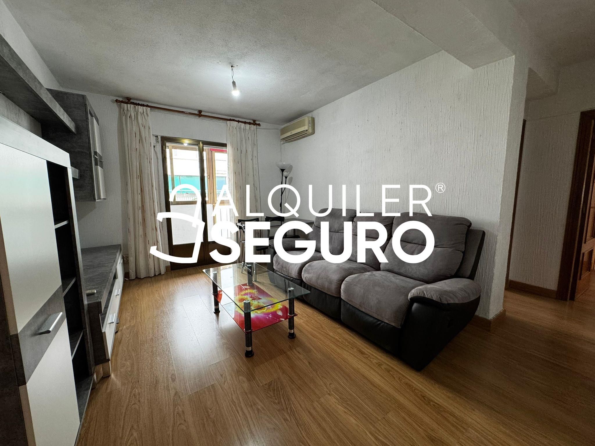Sala de estar de Piso de alquiler en  Madrid Capital con Aire acondicionado, Calefacción y Amueblado