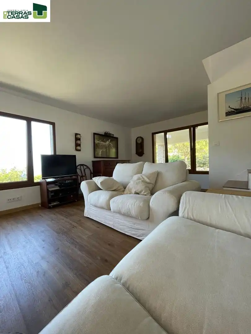 Sala de estar de Casa o chalet en venta en Cangas  con Calefacción y Terraza