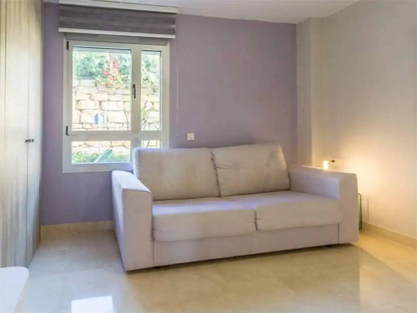 Living room of Flat for sale in Benahavís  with Air Conditioner, Private garden and Parquet flooring