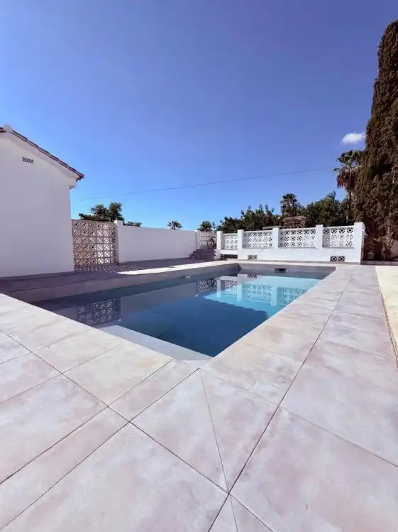 Piscina de Casa o xalet en venda en Vélez-Málaga amb Aire condicionat, Calefacció i Jardí privat