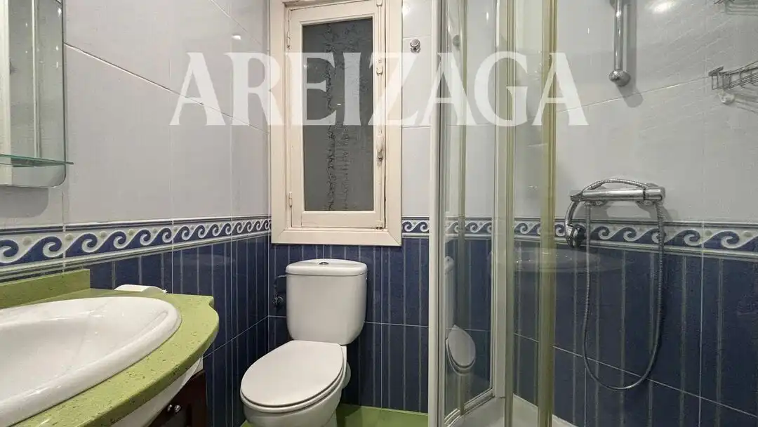 Bathroom of Flat for rent in Donostia - San Sebastián   with Heating, Terrace and Oven