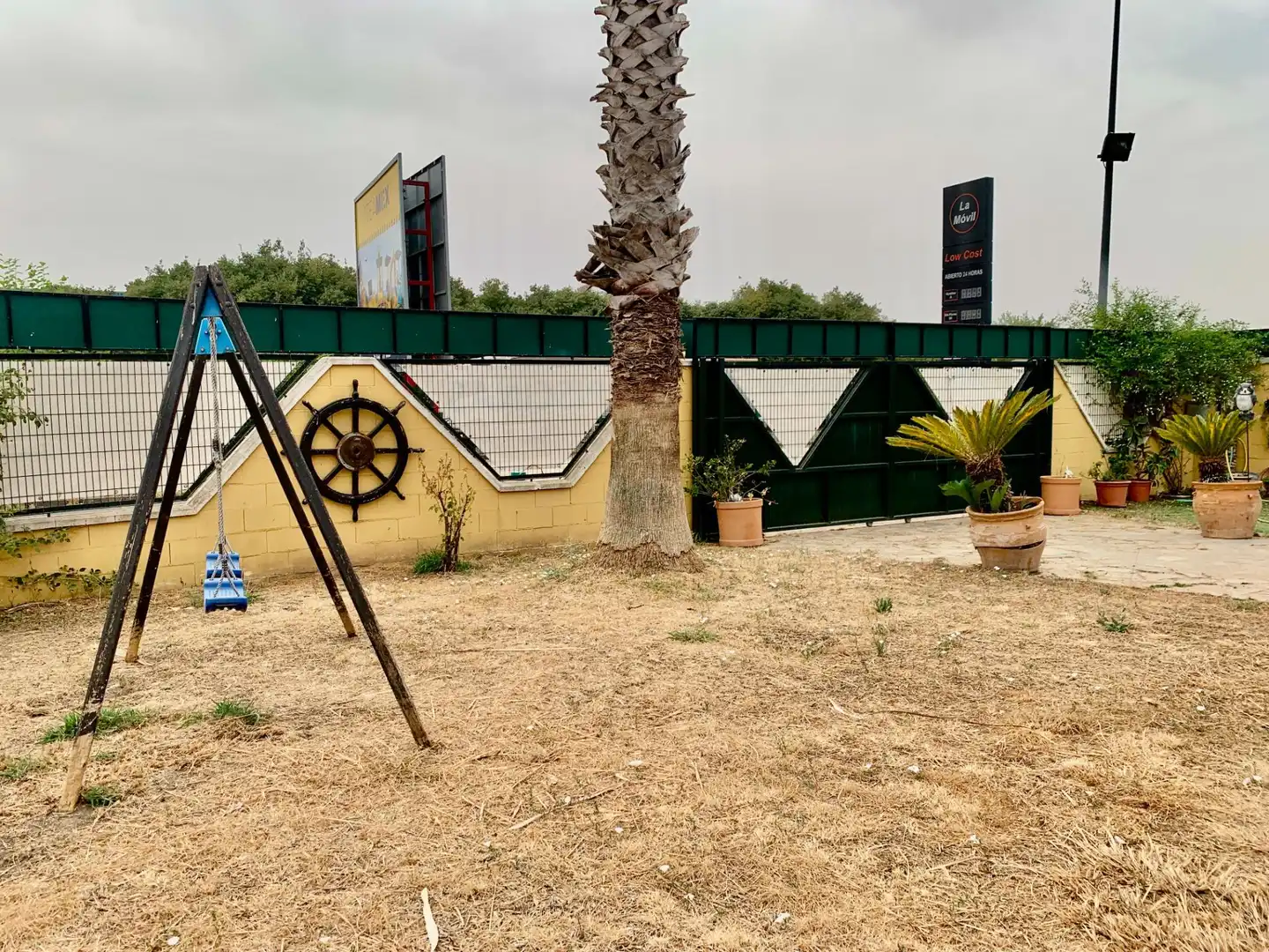 Vista exterior de Casa o chalet en venta en Lora del Río con Aire acondicionado, Calefacción y Jardín privado