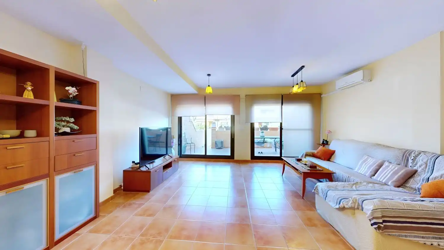 Sala d'estar de Casa o xalet en venda en Sant Joan d'Alacant amb Aire condicionat, Calefacció i Jardí privat