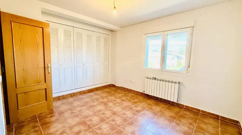 Habitación de Dúplex en venta en El Espinar con Calefacción, Jardín privado y Terraza